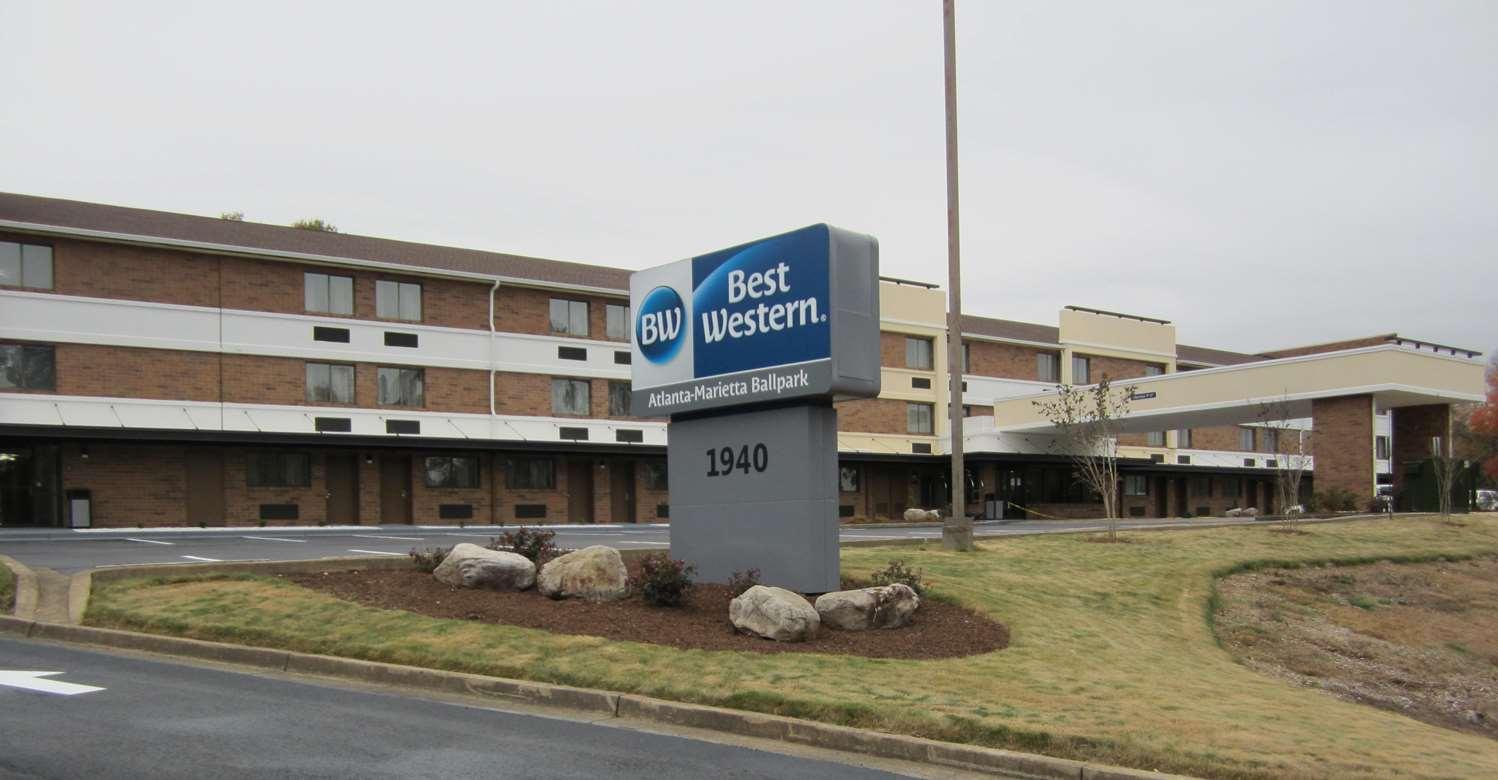 Waterford Best Western Atlanta-Marietta Ballpark Hotel מראה חיצוני תמונה