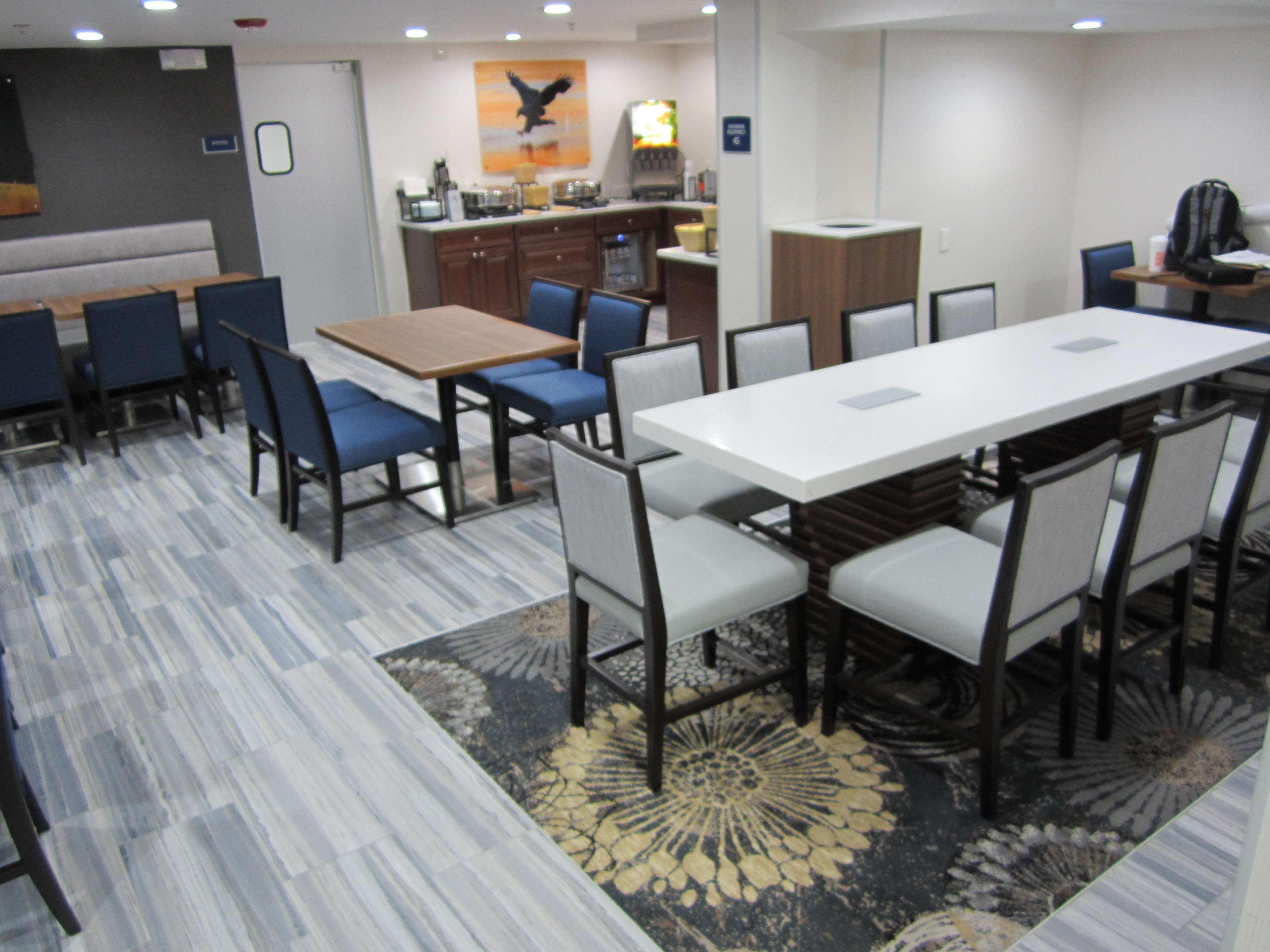 Waterford Best Western Atlanta-Marietta Ballpark Hotel מראה חיצוני תמונה