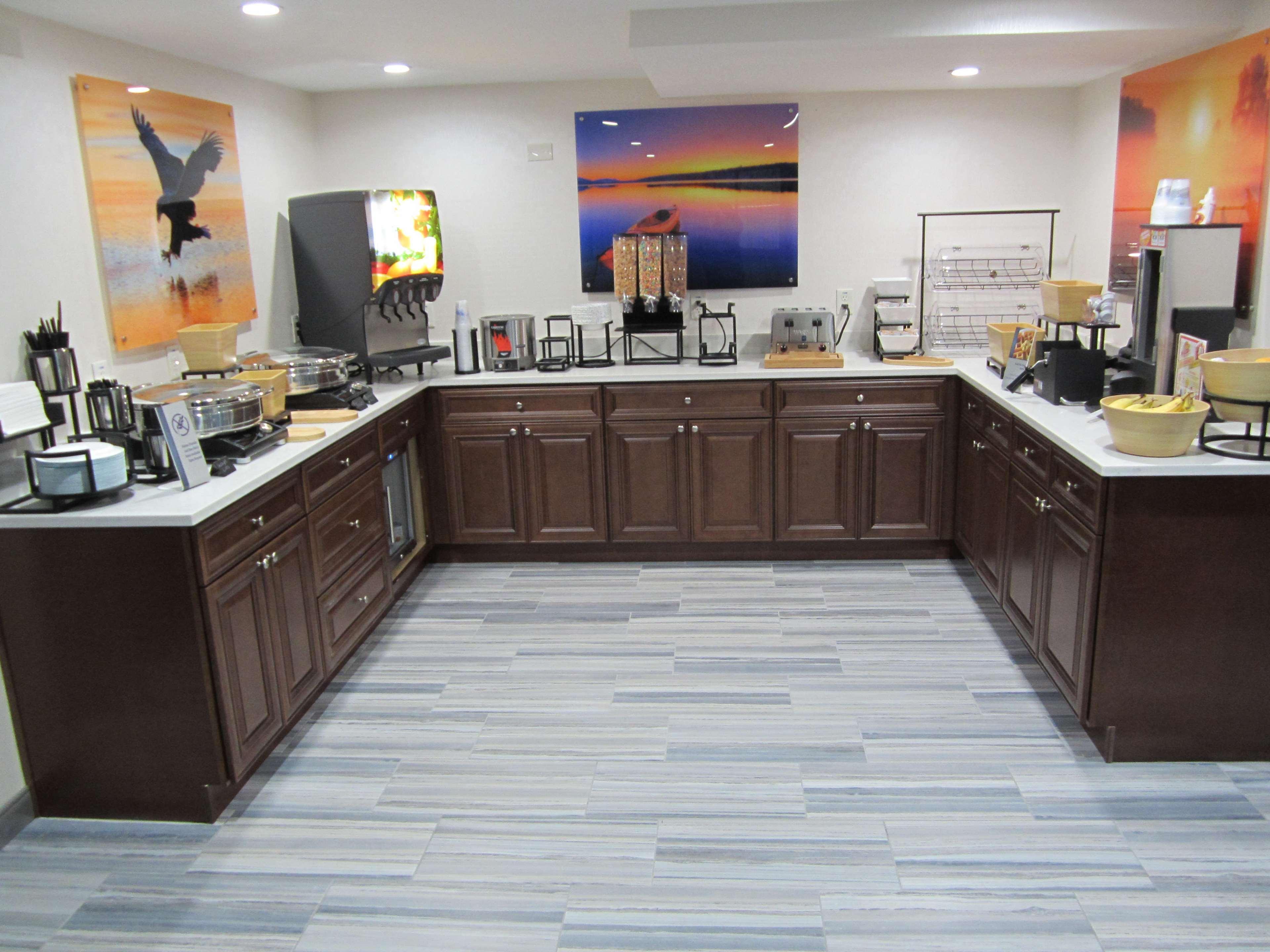 Waterford Best Western Atlanta-Marietta Ballpark Hotel מראה חיצוני תמונה