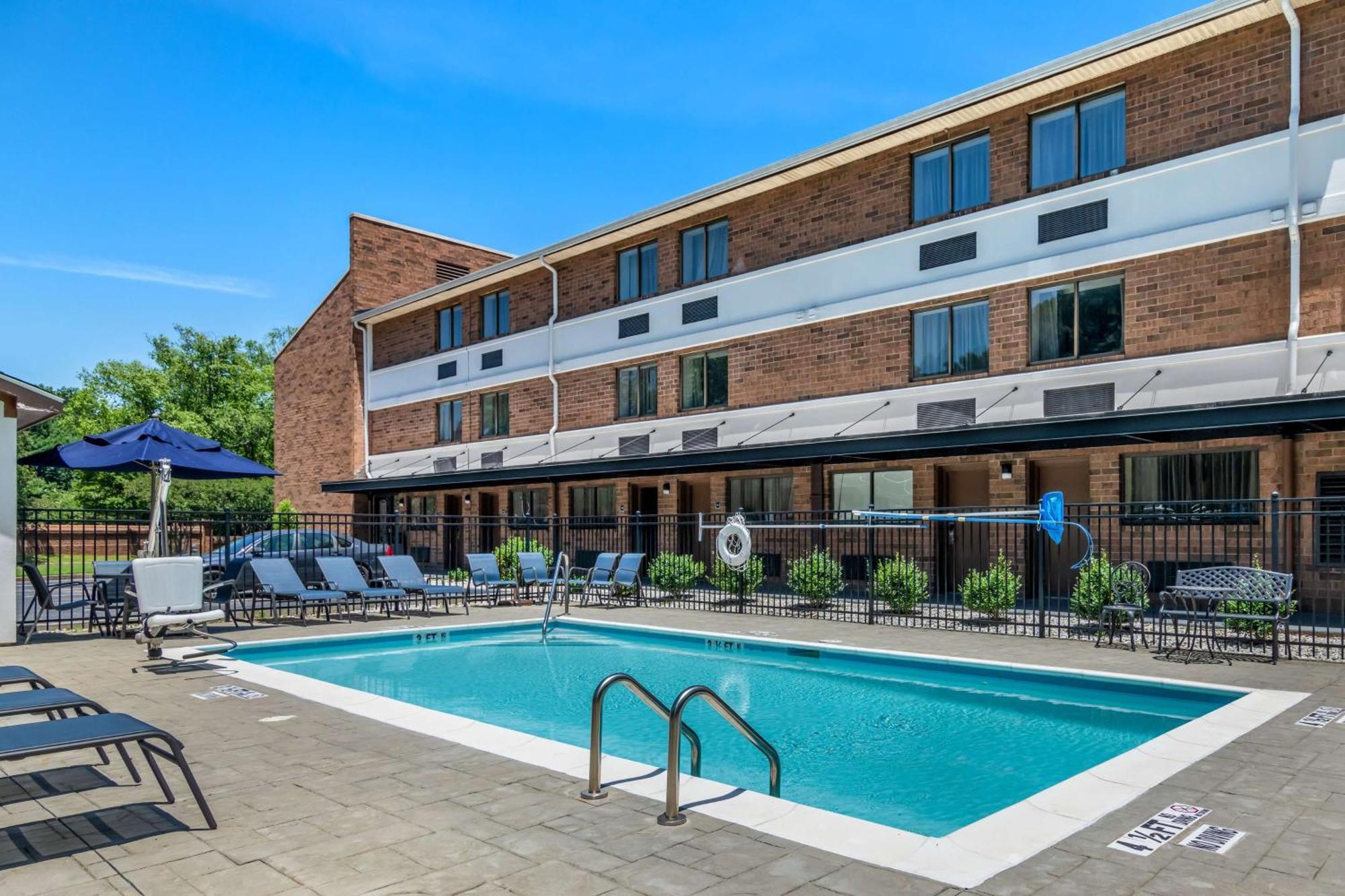 Waterford Best Western Atlanta-Marietta Ballpark Hotel מראה חיצוני תמונה