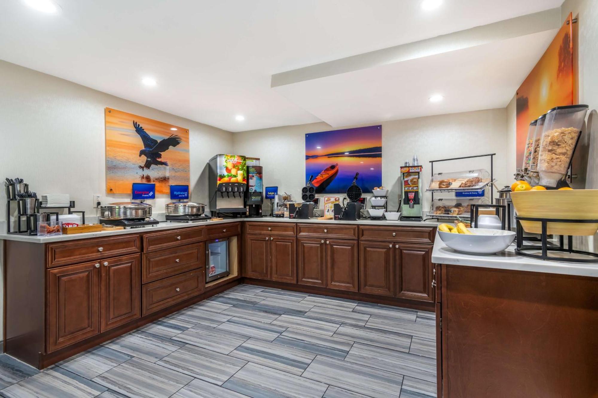 Waterford Best Western Atlanta-Marietta Ballpark Hotel מראה חיצוני תמונה