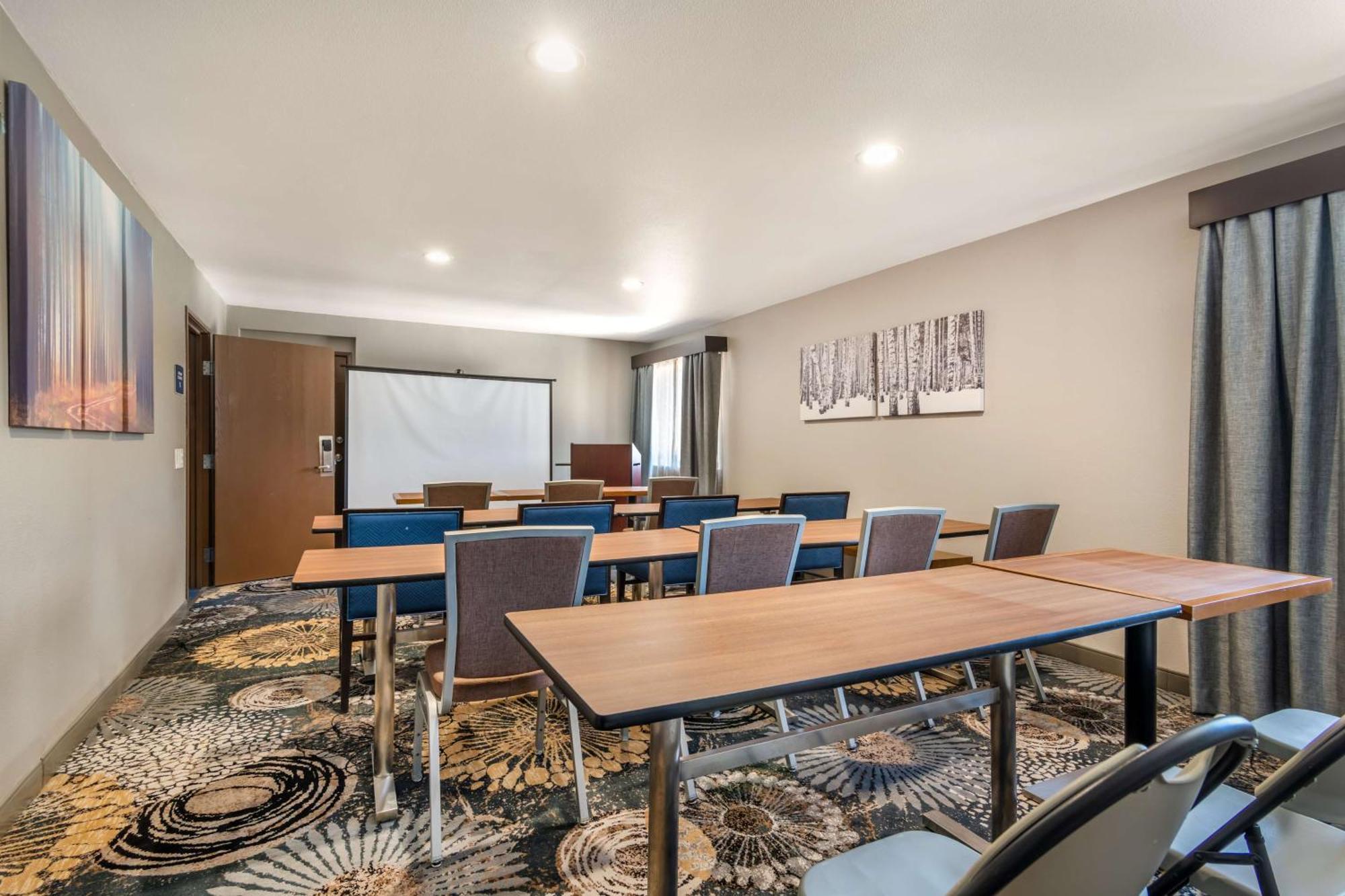 Waterford Best Western Atlanta-Marietta Ballpark Hotel מראה חיצוני תמונה