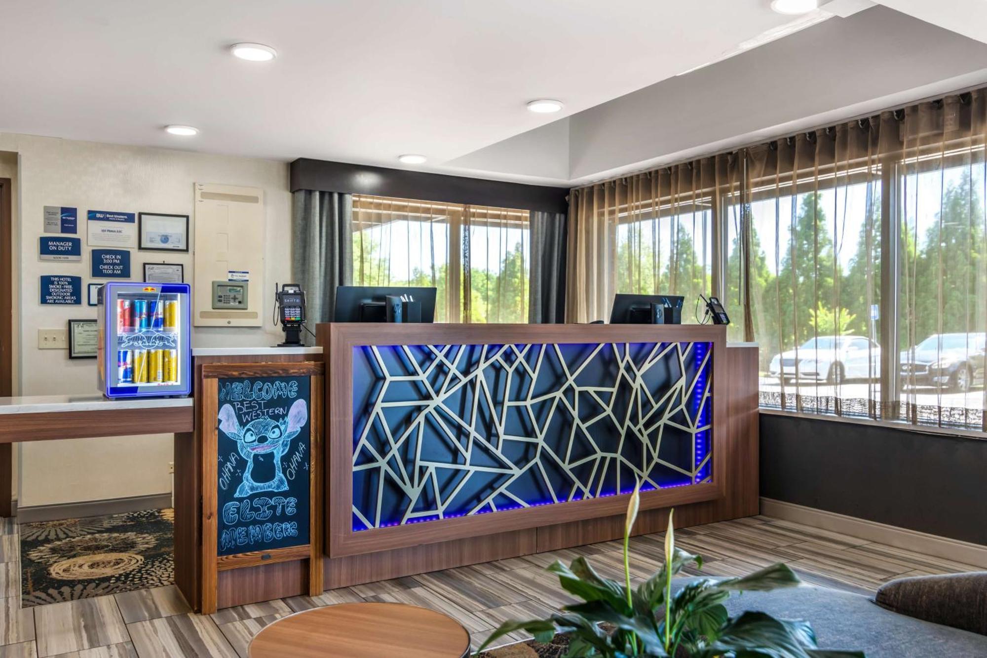 Waterford Best Western Atlanta-Marietta Ballpark Hotel מראה חיצוני תמונה